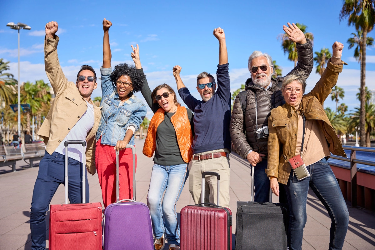 turistas buscan taxi